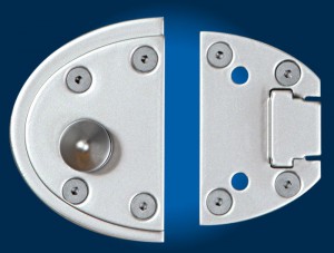 El sistema de fijación de "Viro Van Lock" utiliza 10 puntos de anclaje entre tornillos y remaches para impedir el desgarro.